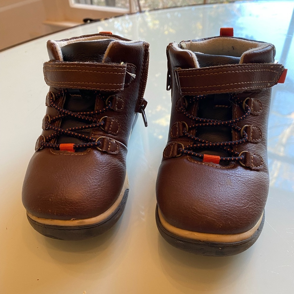 EUC Eddie Bauer boys boots size 9. No box.
